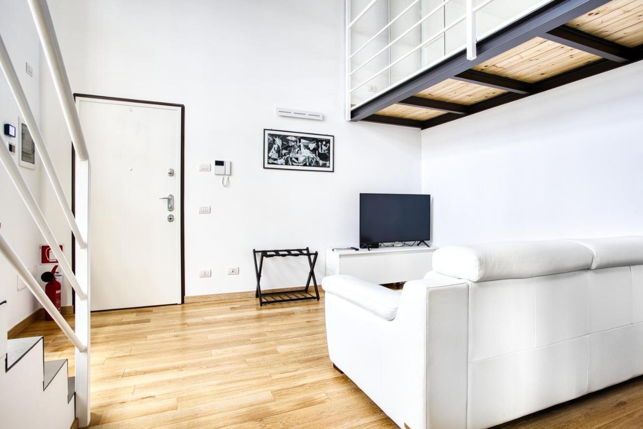 Appartement Joivy Charismatic 1-Bed Flat With Parking à Milan Extérieur photo